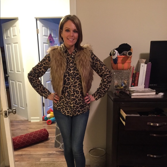 Meet your Posher, Jaime ❗️Top Rated Seller ❗️ - Picture 5 of 8